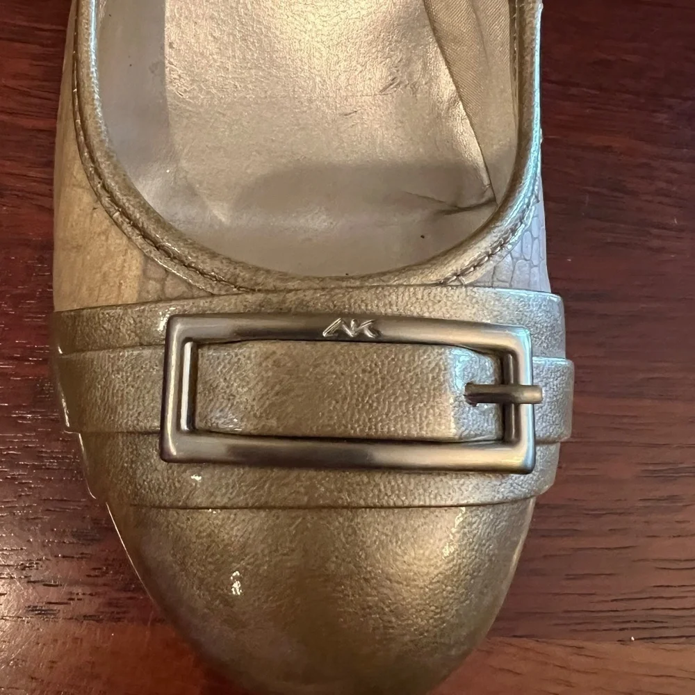 Anne Klein Tan & Gold Snakeskin pattern wedge buckle detail, Old Money, Size 8.5
